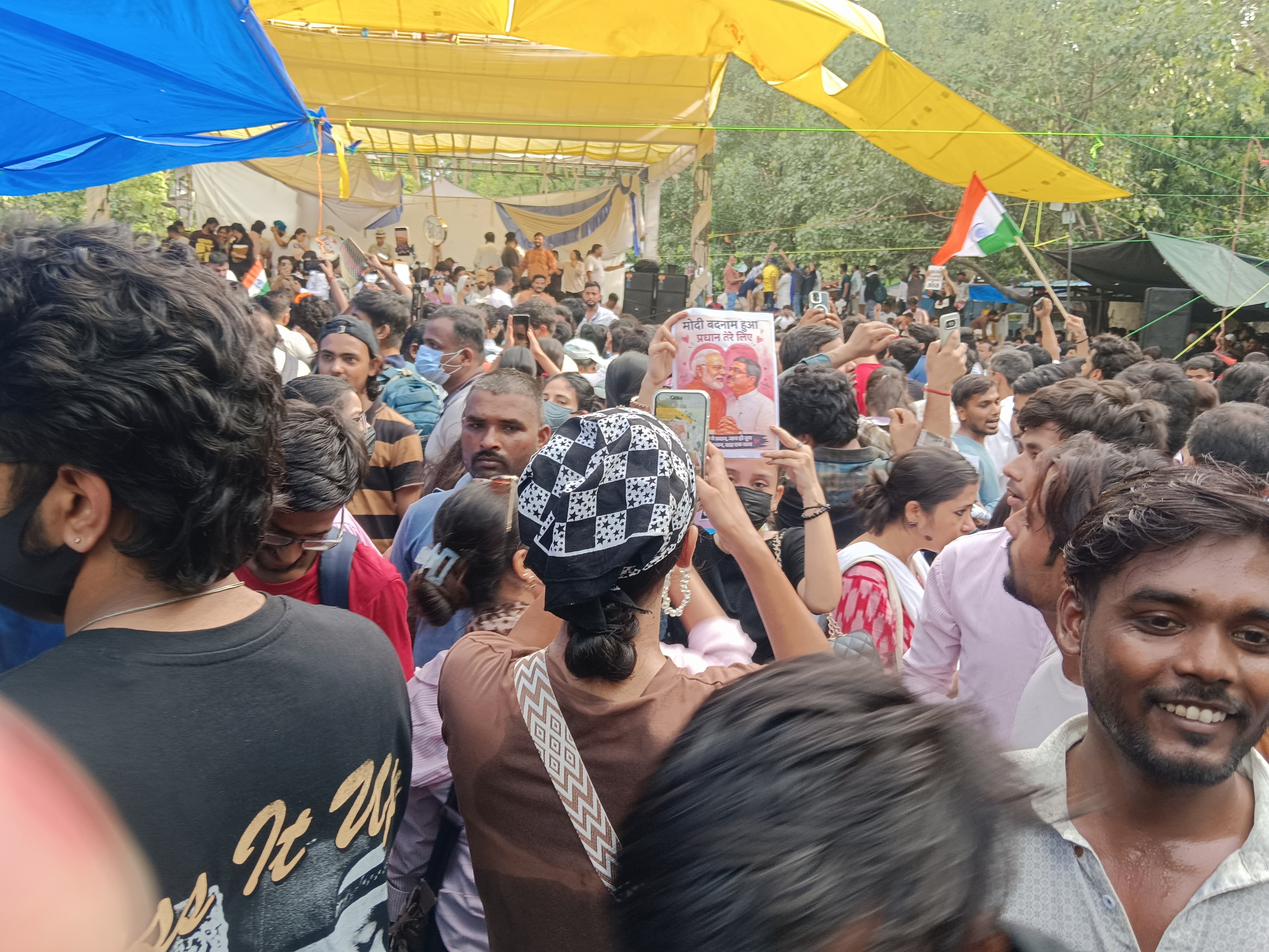 दिल्ली में छात्र प्रदर्शन: बड़ी भीड़, पुलिस बंदोबस्त और सरकार पर उठे सवाल